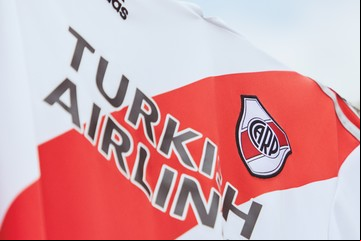 River lanzó su nueva camiseta titular con varios detalles innovadores