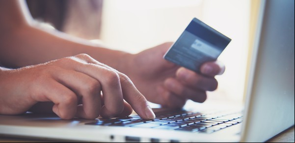 Comercio electrónico:  más gente compra pero gasta menos