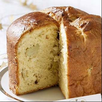 Panettone salado con jamón crudo, alcauciles y almendras