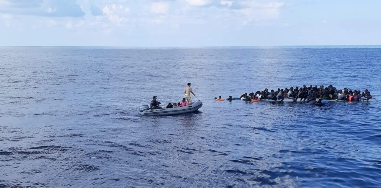 Una operación de rescate de migrantes en el Mediterráneo, frente a la costa de Libia, este mes.
Foto: Reuters