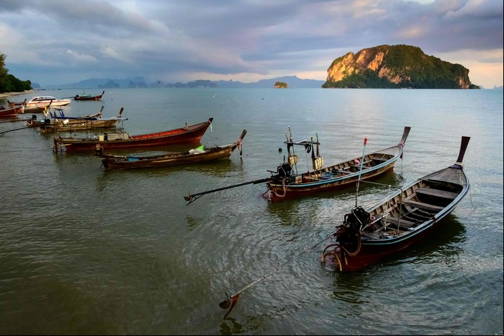 Son muy buenos artesanos y saben trabajar la madera. Arman sus propias barcas de pesca.