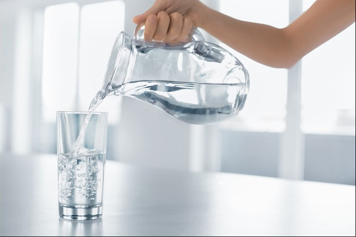 El agua, la bebida saludable por excelencia. Foto Shutterstock.