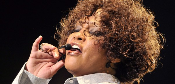 Ya hay actriz para interpretar a Whitney Houston: quién es Naomi Ackie