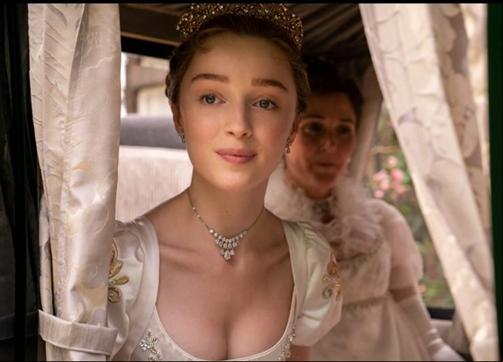 Phoebe encarna a Daphne Bridgerton en esta popular serie de época.