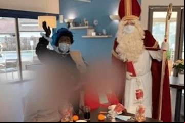 Papa Noel visita un geriátrico, esparce el coronavirus y mueren 18 personas