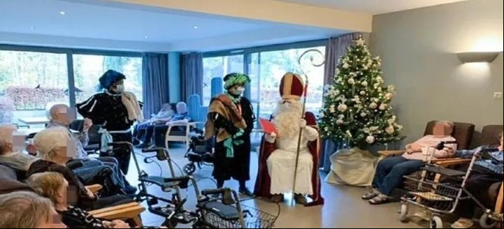 La residencia Hemelrijck tiene 169 residentes y el hijo de uno de ellos decidió vestirse de Papá Noel y hacer una visita navideña a los abuelos,