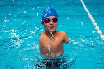 Ismail, el nene de 10 años sin brazos, que fue elegido "Deportista del Año" en Bosnia