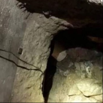 Un albañil construyó un túnel para ver a su amante y el marido de ella los descubrió