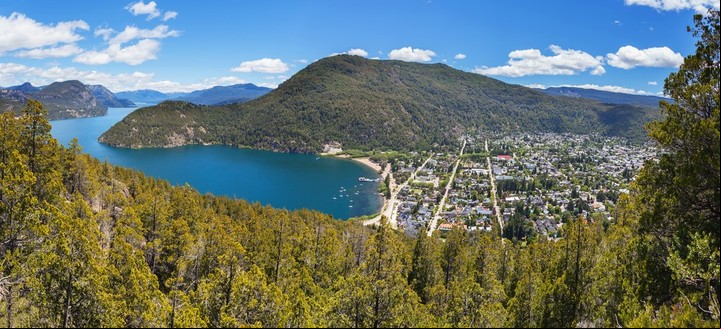 San Martín de los Andes, comienzo de uno de los recorridos más escénicos del país. Foto: Shutterstock