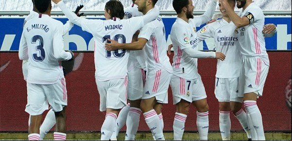 Real Madrid dejó atrás la crisis, se apoyó en sus estrellas y ganó en la Liga