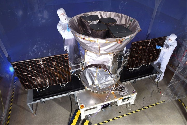 El Transiting Exoplanet Survey Satellite, lanzado en 2018, observó recientemente un sistema estelar sextuple eclipsado a 1.900 años luz de distancia. Foto NASA