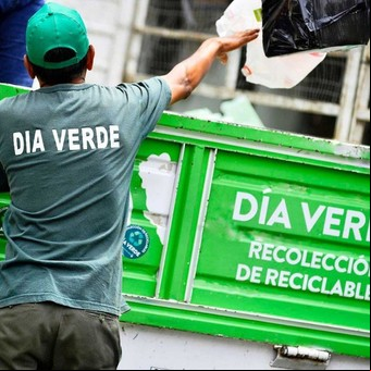Cada vez más vecinos sacan basura para reciclar y caen los residuos que van al Ceamse