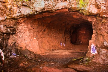 Minas de Wanda: cómo es el viaje al corazón de la tierra colorada