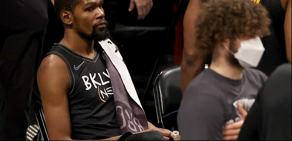 NBA: Kevin Durant fue retirado en pleno partido por haber tenido o con un caso de coronavirus