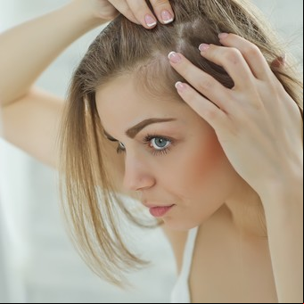 Cuál es el inesperado alimento que puede determinar la caída del cabello, según un estudio médico
