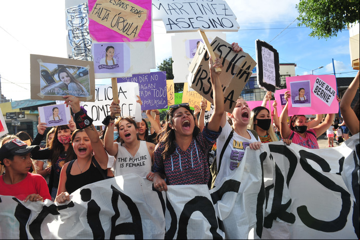 Una masiva marcha en Rojas, cuando ocurrió el femicidio. Foto Lucía Merle / Archivo