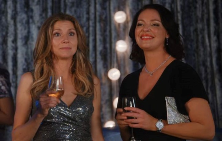El baile de las luciérnagas está protagonizado por Katherine Heigl y Sarah Chalke.