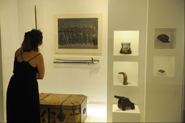 Fotografías y objetos de época también forman parte de la propuesta. Foto: Fernando de la Orden.