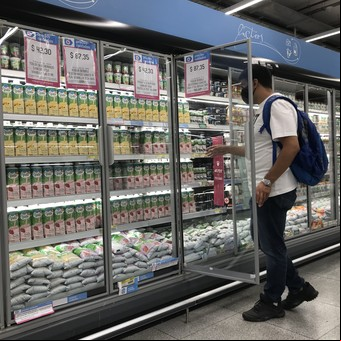 Lácteos "rebajados": qué tienen los productos que parecen leche, yogur o queso pero no lo son