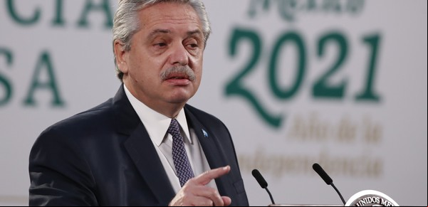 La vacunación VIP, entre el Viejo Vizcacha, Martín Fierro y la payasa Filomena