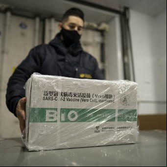 Vacuna Sinopharm: el Gobierno dice que está cerca de aprobar su uso para mayores de 60 años