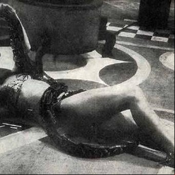 La mujer serpiente que hipnotizó a un país