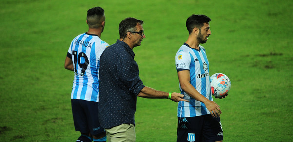 Pizzi, entre la paciencia, el Covid y la bestia negra de Racing a la vista