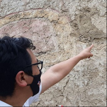 Iban a destruir un monte y hallan un mural cupisnique de 3.200 años con una araña blandiendo un cuchillo