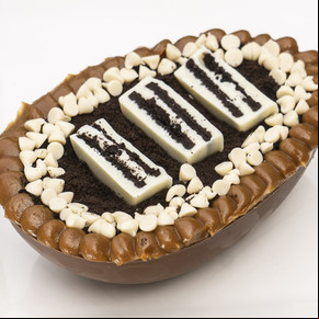 Huevo de pascua relleno con Oreos y Chocolinas