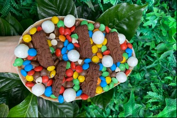 Receta de Huevo de pascua relleno con chocolinas y rocklets