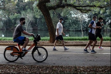 Caminar a paso vivo es bueno para el cerebro que envejece