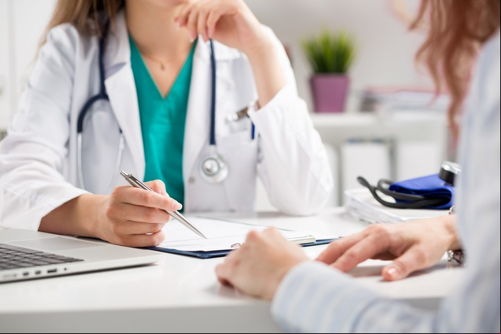 La iatrogenia se refiere a los efectos negativos que pueden surgir de la correcta atención médica. / Shutterstock.