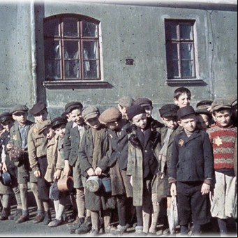Un fotógrafo nazi y otro judío en el mismo lugar: a 78 años del Gueto de Varsovia, una argentina los une
