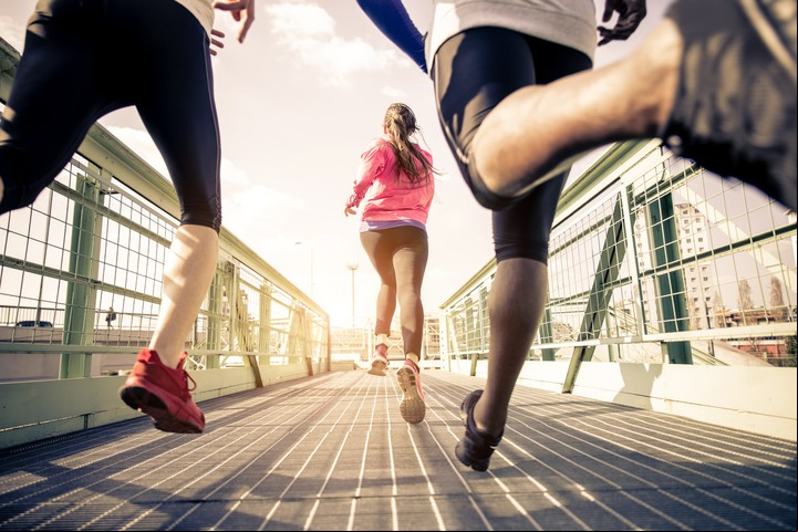 Para algunas personas, correr en grupo puede ser una motivación. Foto ilustrativa Shutterstock.