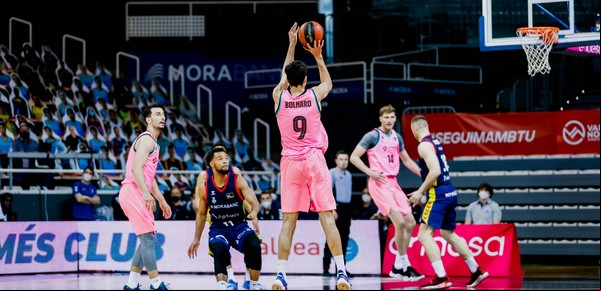 Camino a la NBA: Leandro Bolmaro jugó el partido de su vida en el triunfo de Barcelona