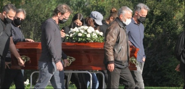 La angustia de Gabriela y Ova Sabatini en el último adiós a su madre