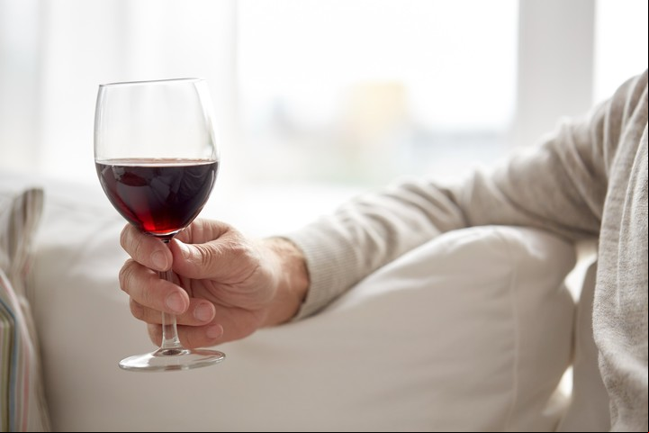 El vino tinto no se lleva bien con remedios IMAO (inhibidores de la monoaminoxidasa). Tampoco con antibióticos./ Foto: Shutterstock.