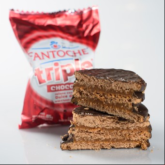 Patentó el alfajor triple y por sus 60 años lanza el cuádruple: la historia de un ícono de los kioscos argentinos