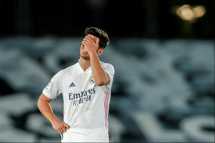 Marco Asensio se lamenta. Foto AP/Manu Fernandez