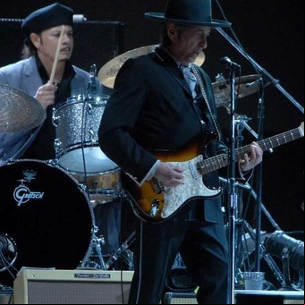 El día que Bob Dylan boxeó en Almagro: bolsa, guantes y un interés particular por Perón, Evita y Monzón