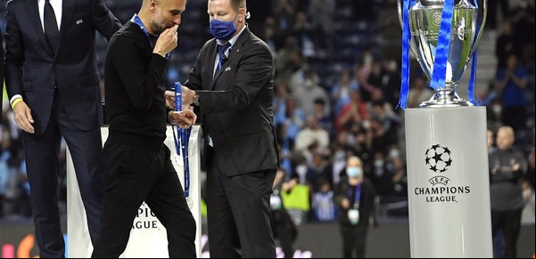 Pep Guardiola besó la medalla que nadie quiere y se hizo viral