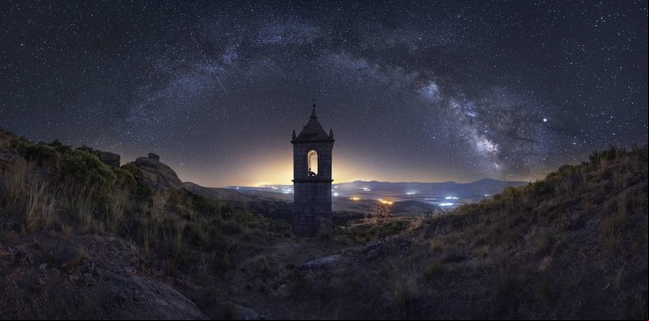 Hace 1800 años que en los monasterio se reza a Dios en la madrugada./ Imagen: “Monasterio Encantado”, fotografía de Ramón Morcillo. Ávila, España. /capturetheatlclarin.diariomaranhense.net