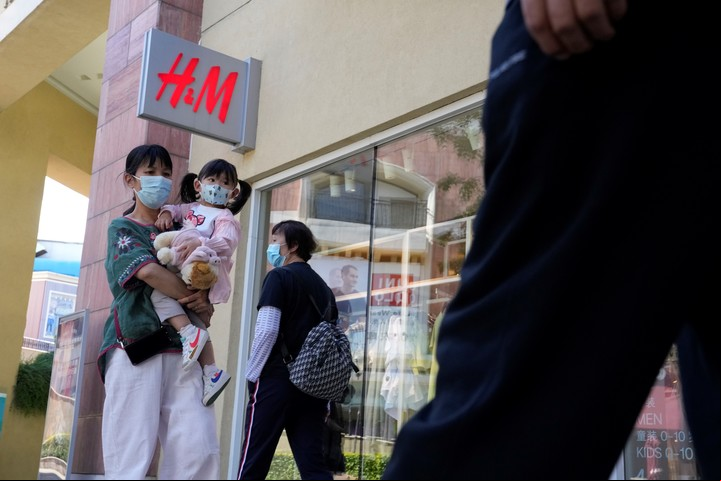 Una tienda de H&M en Beijing. Foto: AP