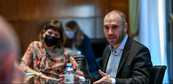 Martín Guzmán se reúne con piqueteros y empresarios