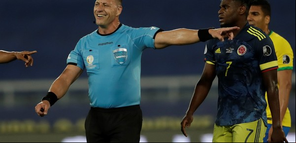 La Conmebol explicó con un video el polémico fallo de Néstor Pitana en la victoria de Brasil