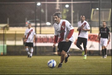 El Burrito Ortega hizo un golazo de tiro libre en el Senior de River