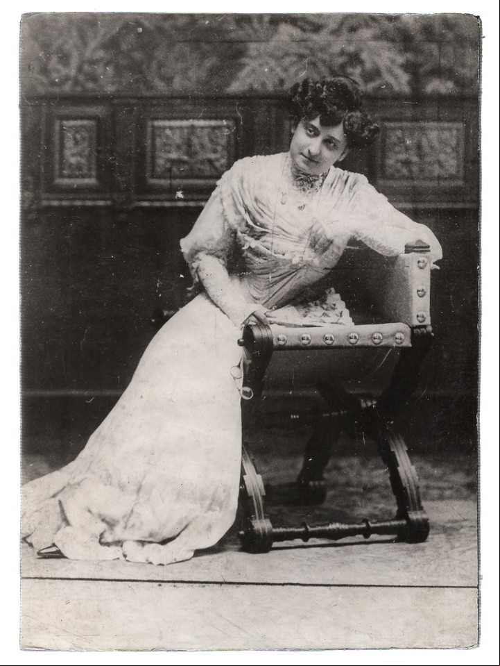 María Guerrero, actriz, directora y empresaria teatral española, alma mater del Cervantes.