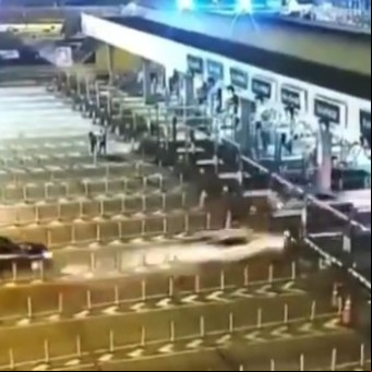 Video: impactante choque mortal en la Autopista Illia