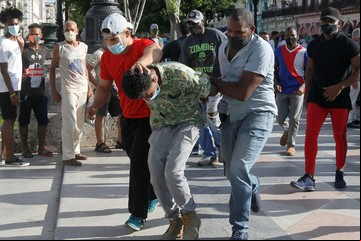 El calvario de las familias de los detenidos en la protestas en Cuba