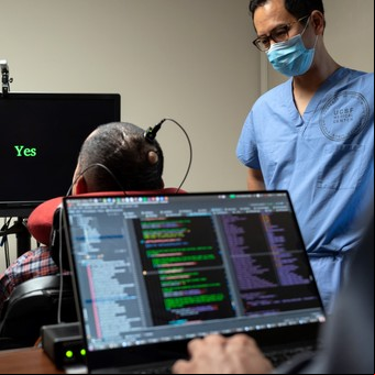 Logran que una computadora "lea" el cerebro de un hombre paralizado